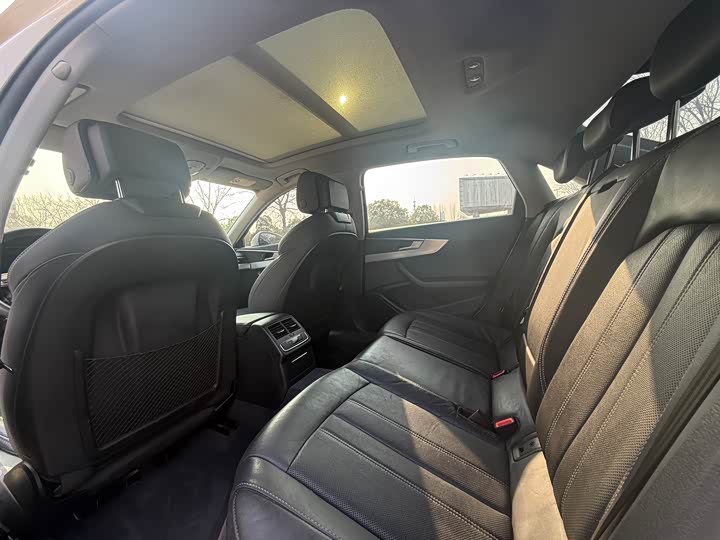 Фото 7 - Audi A4L