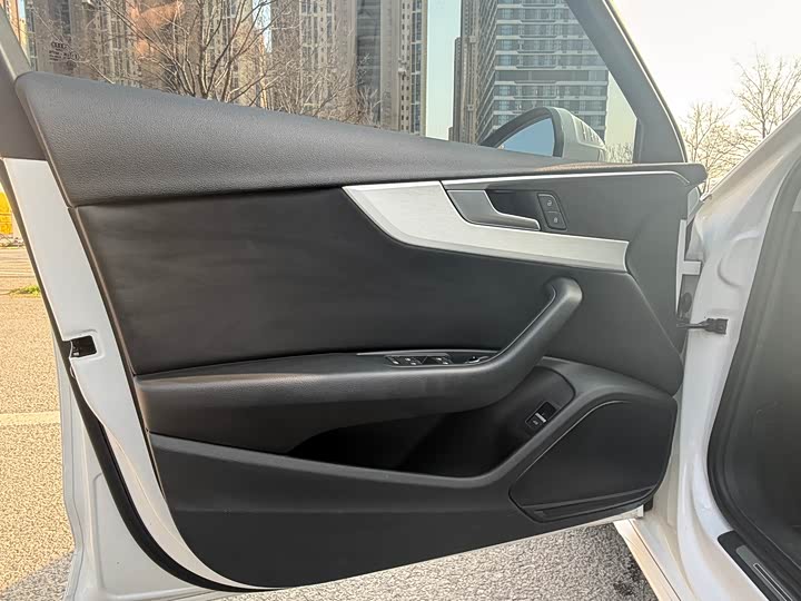 Фото 9 - Audi A4L