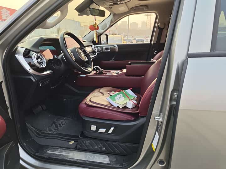 Photo 2 - Tank 400 Hybrid