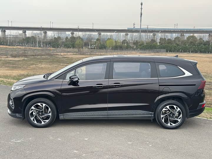 Photo 3 - Hyundai Custo