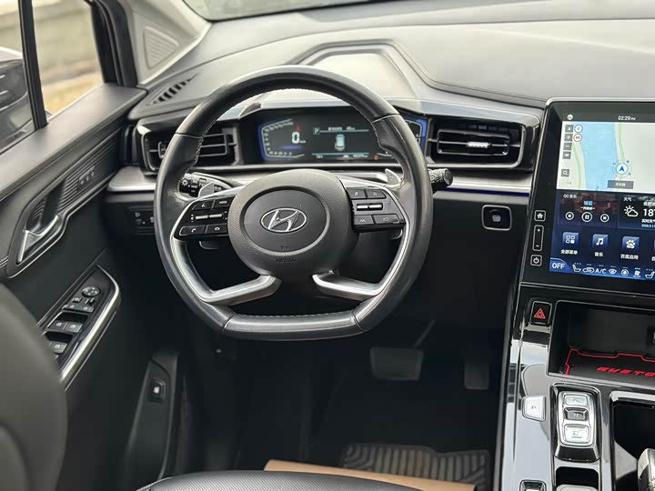 Photo 7 - Hyundai Custo