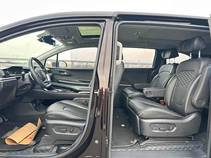 Photo 9 - Hyundai Custo