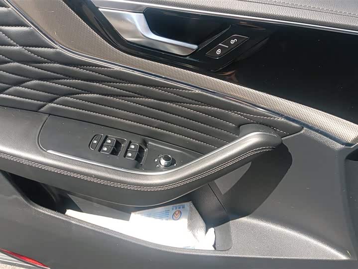 Фото 7 - Hongqi HS5