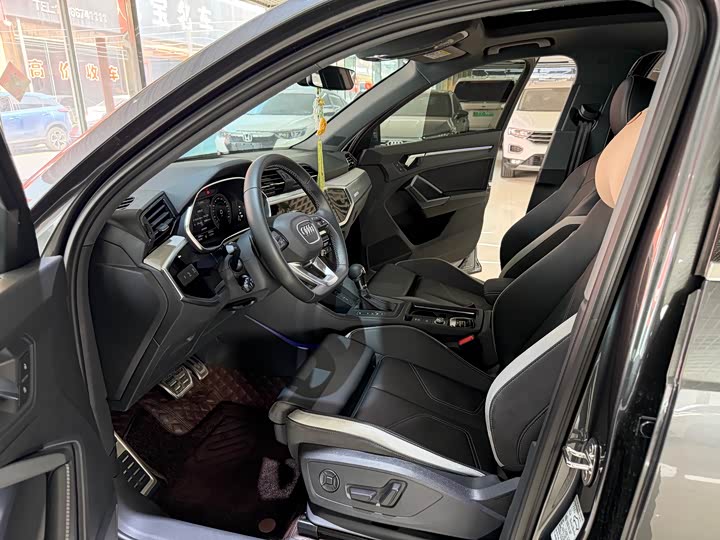 Фото 8 - Audi Q3