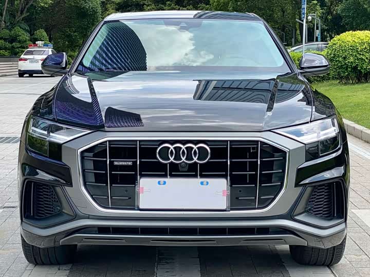 Фото 3 - Audi Q8