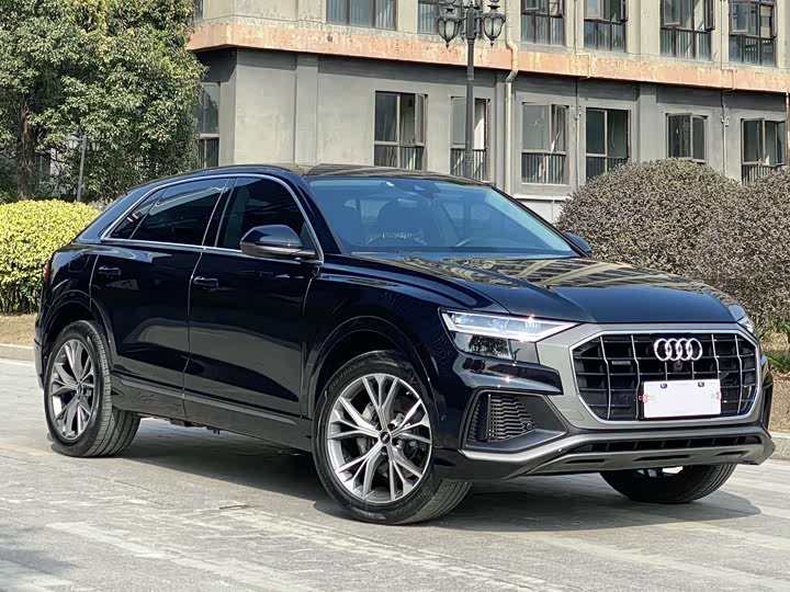 Фото 5 - Audi Q8