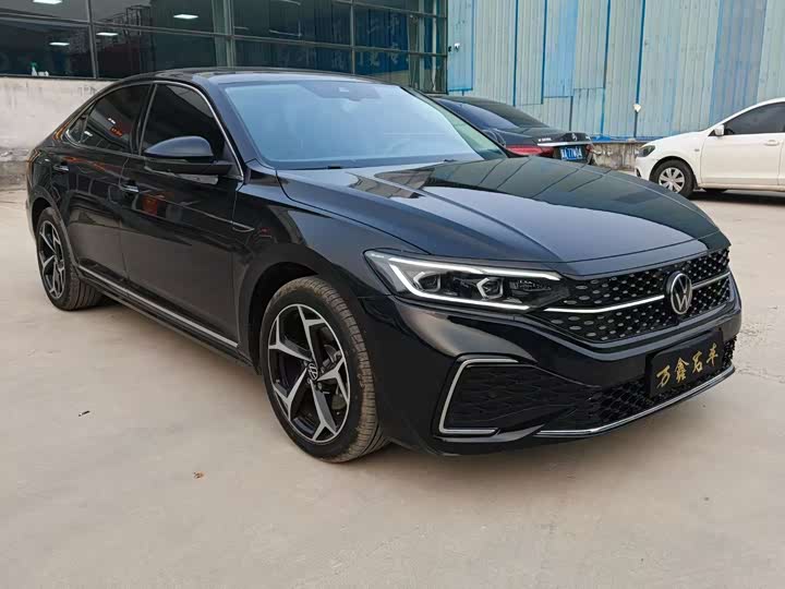 Photo 2 - Volkswagen Passat