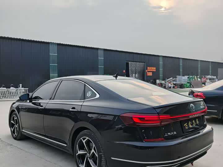 Photo 8 - Volkswagen Passat