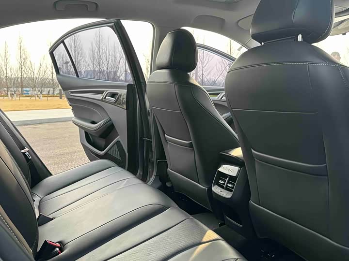 Фото 6 - Roewe i5