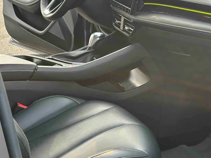 Фото 7 - Roewe i5