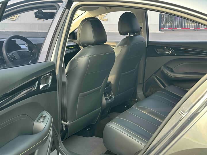 Фото 8 - Roewe i5