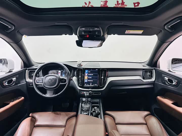 Фото 8 - Volvo XC60
