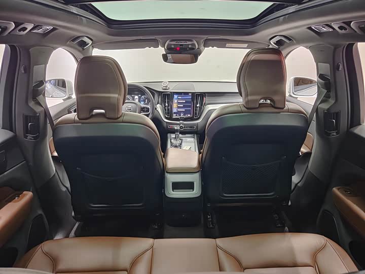 Фото 9 - Volvo XC60