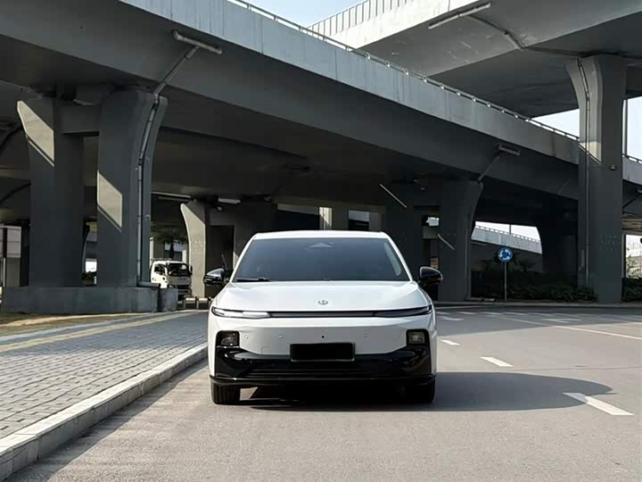 Photo 1 - Leapmotor B01