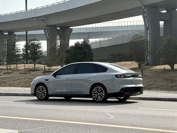 Photo 2 - Leapmotor B01