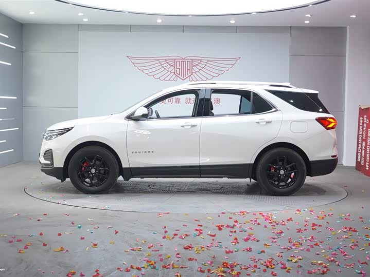 Photo 4 - Chevrolet Equinox