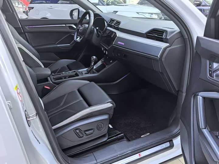 Фото 8 - Audi Q3