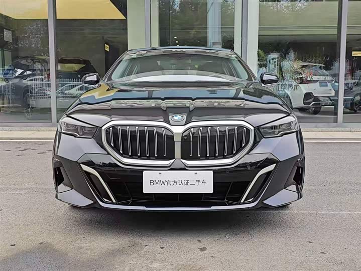 Фото 2 - BMW 5 Series