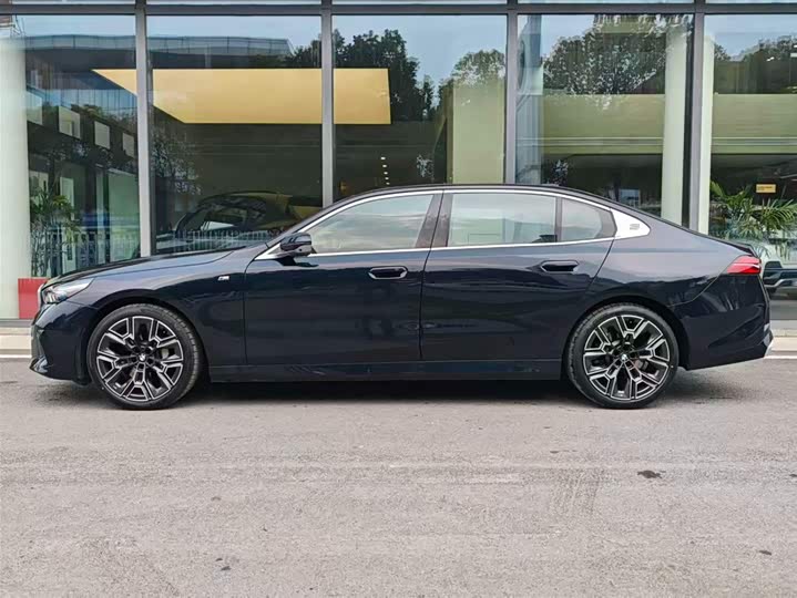 Фото 3 - BMW 5 Series