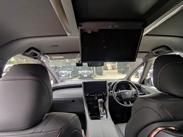 Photo 7 - Toyota Alphard