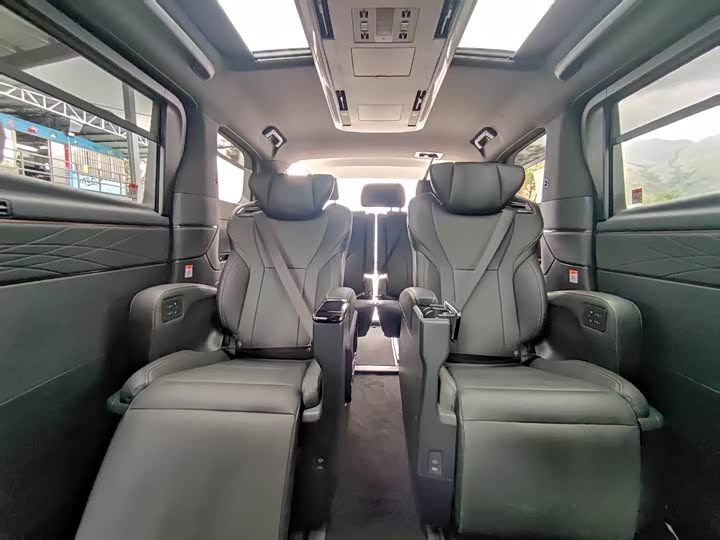 Photo 8 - Toyota Alphard