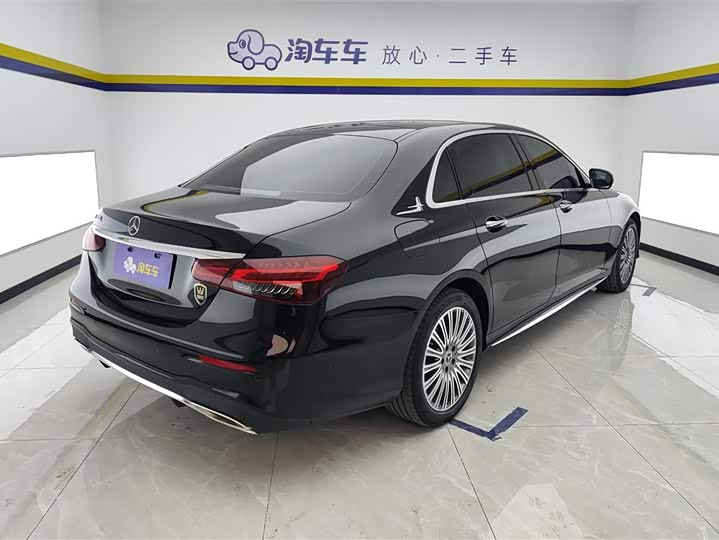 Фото 3 - Mercedes-Benz E-Class