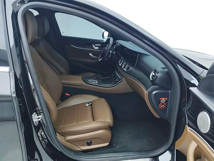 Фото 8 - Mercedes-Benz E-Class