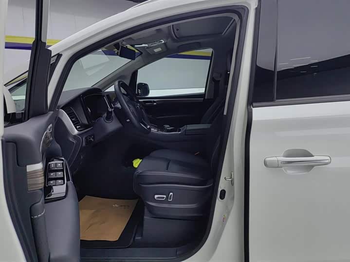 Фото 9 - GAC Trumpchi M8