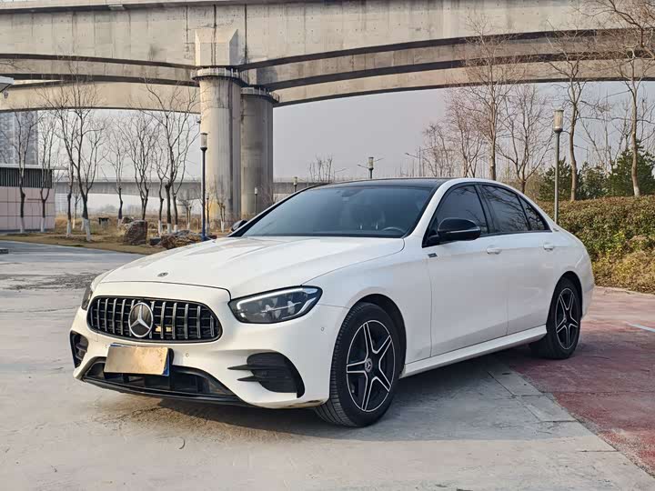 Фото 1 - Mercedes-Benz E-Class