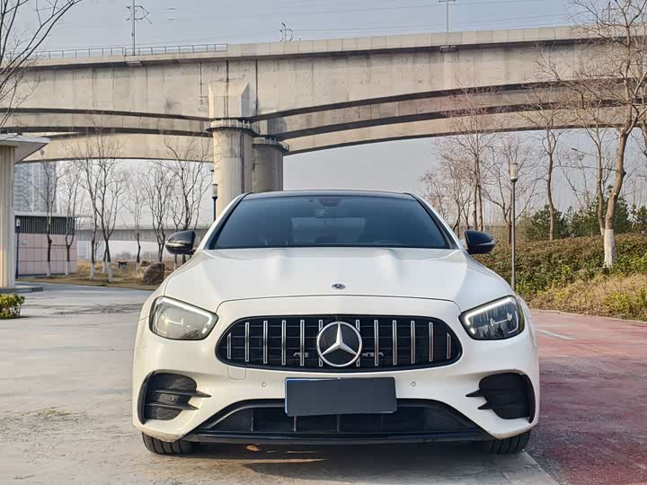 Фото 2 - Mercedes-Benz E-Class