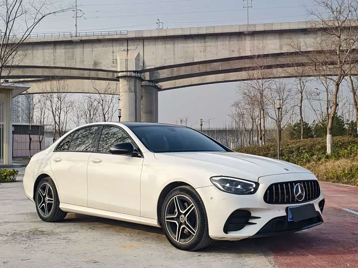 Фото 3 - Mercedes-Benz E-Class