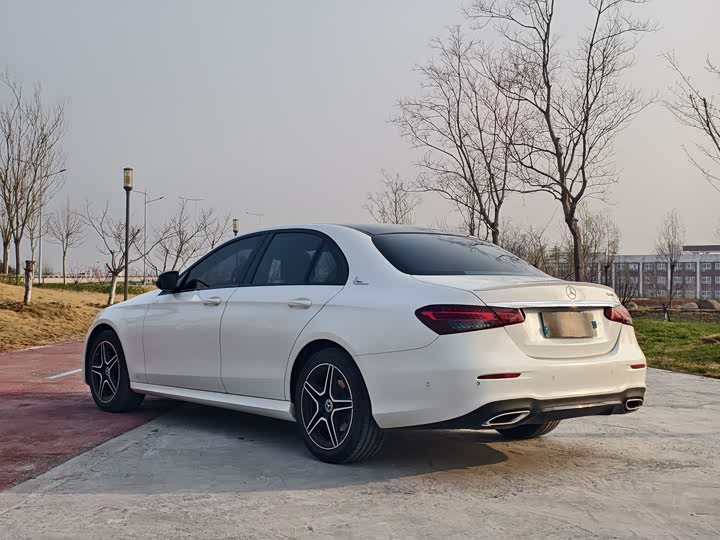 Фото 4 - Mercedes-Benz E-Class