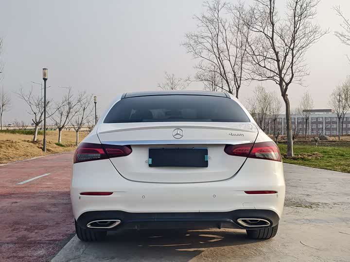 Фото 5 - Mercedes-Benz E-Class