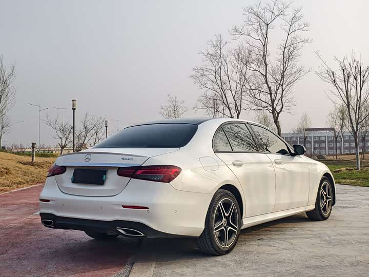 Фото 6 - Mercedes-Benz E-Class