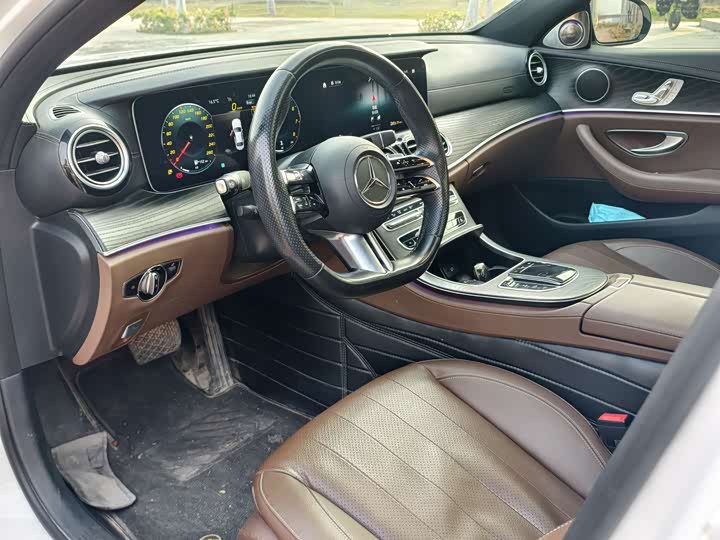 Фото 7 - Mercedes-Benz E-Class