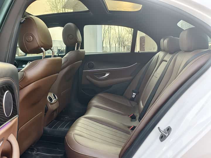 Фото 8 - Mercedes-Benz E-Class