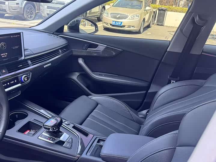 Фото 7 - Audi A4L