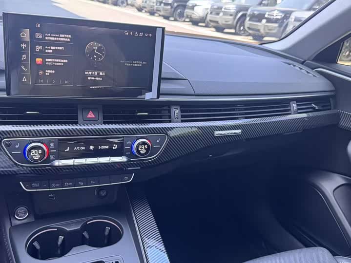 Фото 8 - Audi A4L