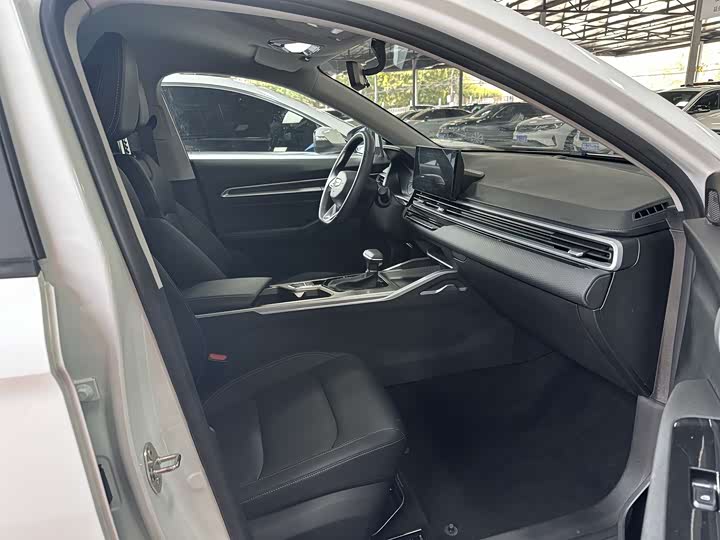 Фото 4 - Geely Emgrand