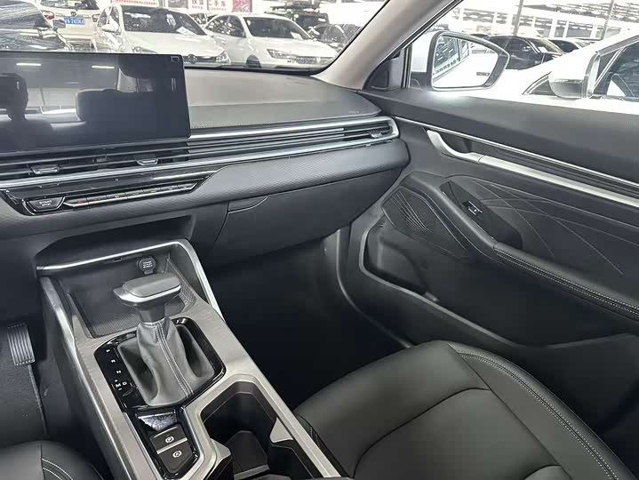 Фото 9 - Geely Emgrand