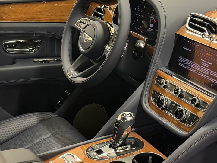 Фото 9 - Bentley Bentayga