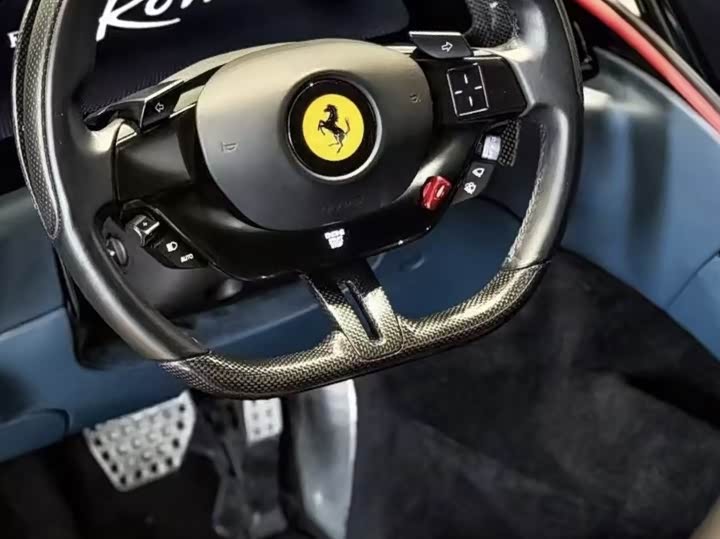 Фото 3 - Ferrari Roma
