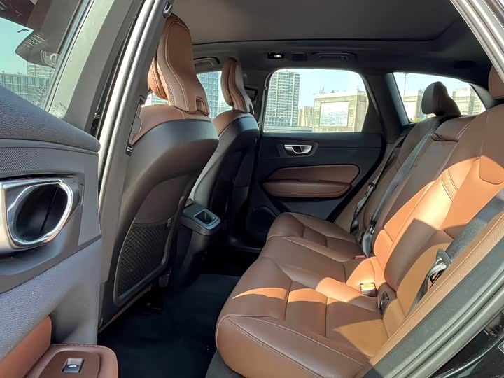 Фото 6 - Volvo XC60