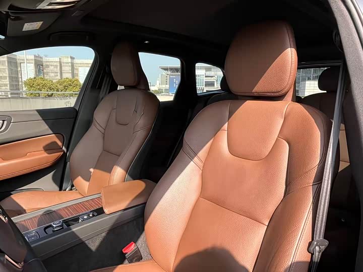 Фото 7 - Volvo XC60