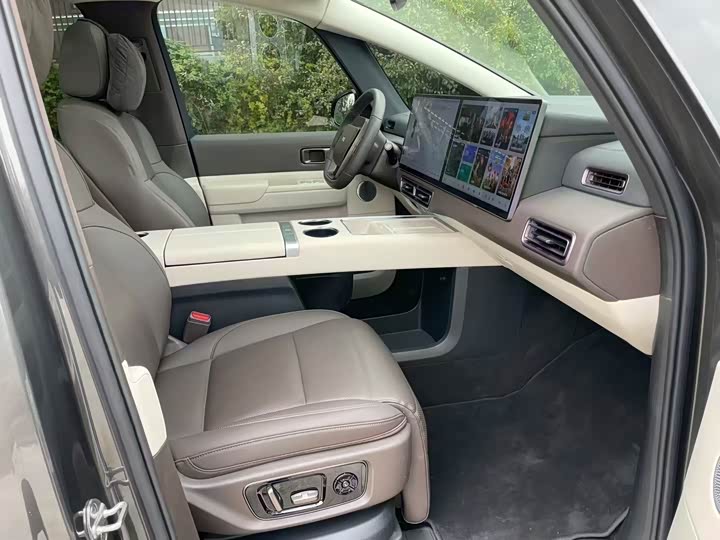 Фото 7 - LiXiang Mega