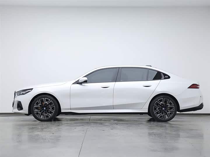 Фото 5 - BMW 5 Series