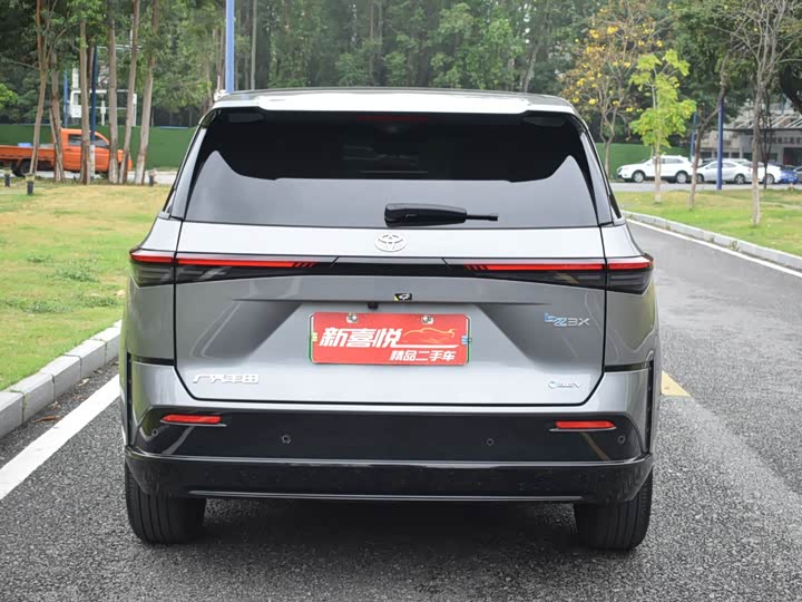 Фото 5 - Toyota bZ3X