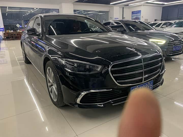 Photo 9 - Mercedes-Benz S-Class