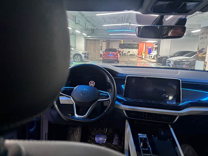 Photo 9 - Volkswagen Teramont X