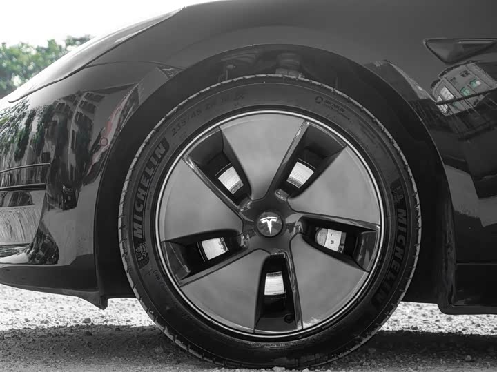 Фото 5 - Tesla Model 3